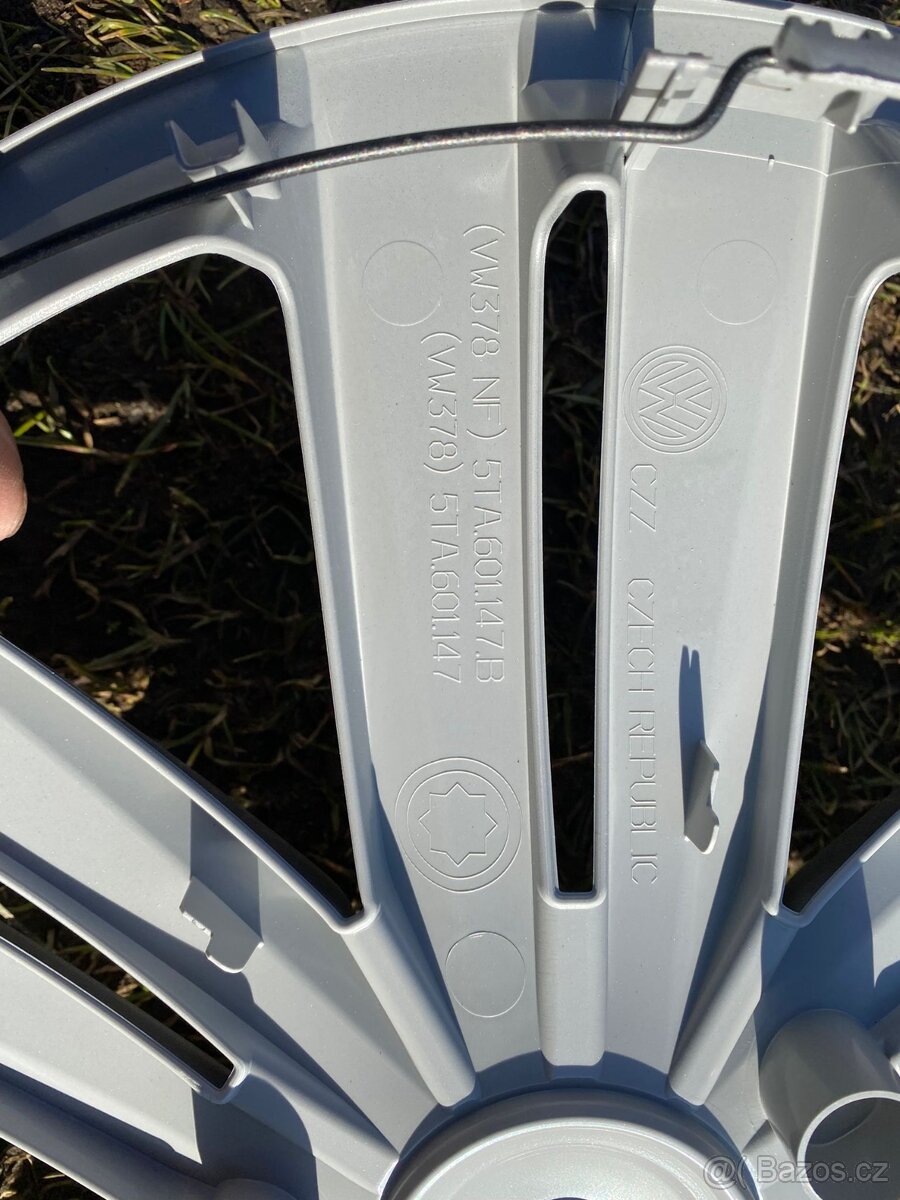 Prodám poklice 16" Volkswagen - 3