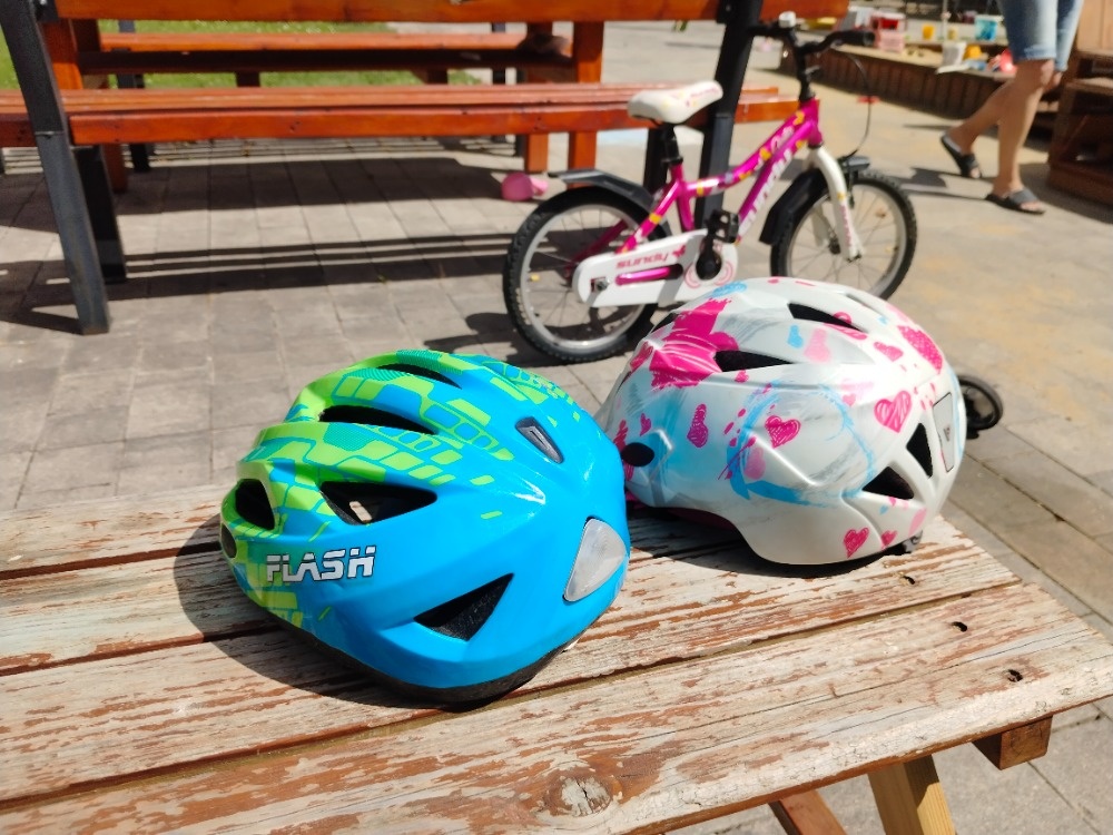 Pomocné kolečka, vodící tyč, cyklo přilby - 3