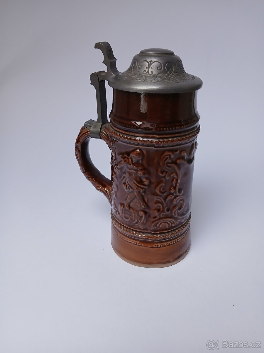 Keramický korbel se zdobeným cínovým víkem - 3