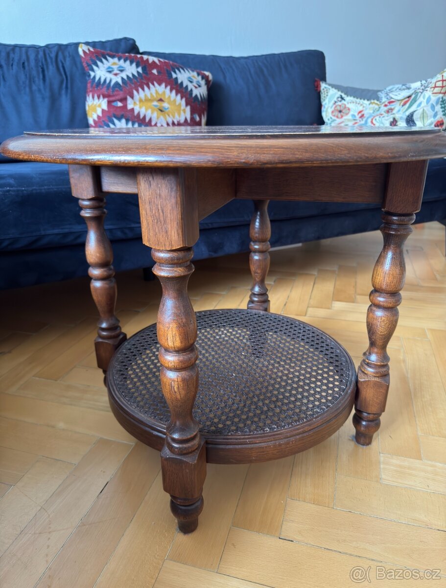 Rustikální kulatý konferenční stolek z masivu - 3