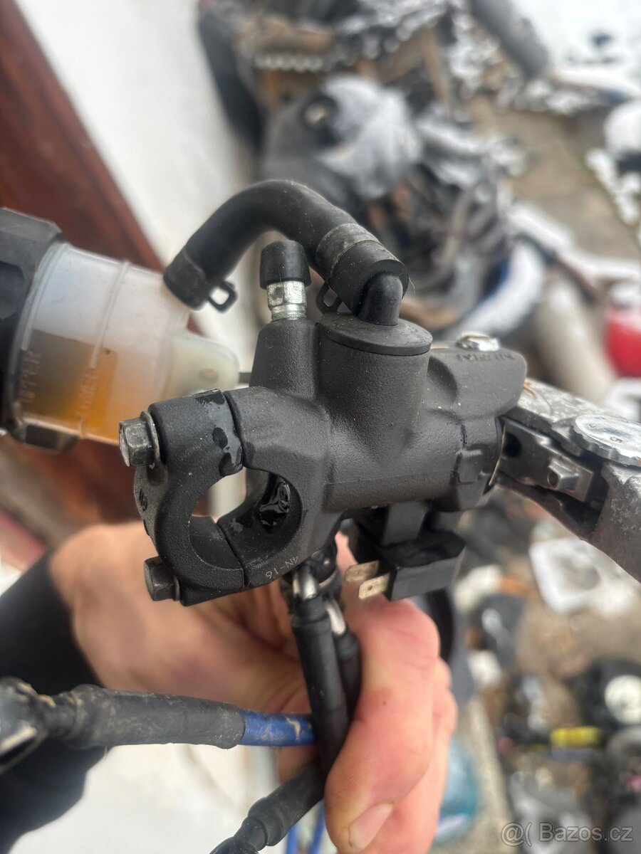 Pancerove hadice HEL brzdova pumpa trmeny Suzukk Gsxr - 3