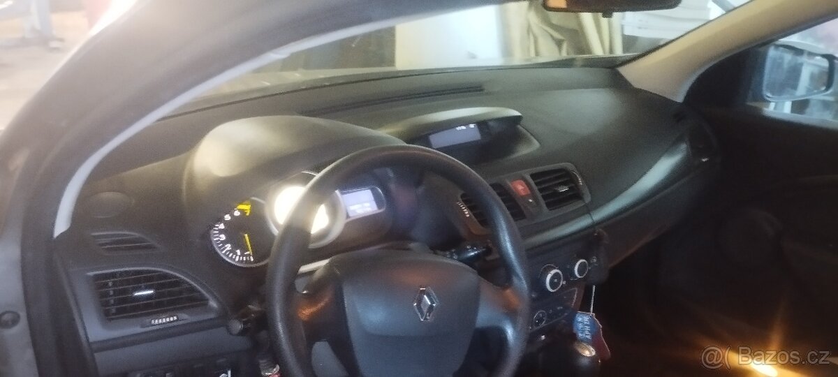 Renault Megane III 1,6 16V LPG 12/2009 - 3