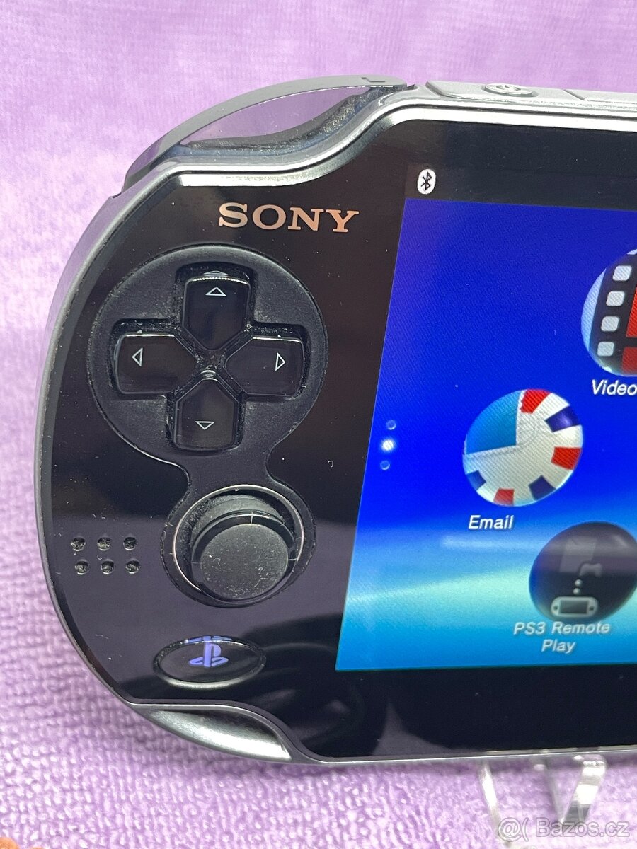 PS VITA oled + 4gb karta - 3