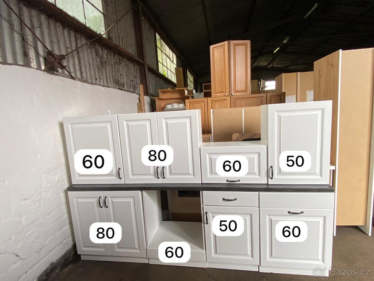 Moderní kuchyňská linka bez spotřebičů - 3