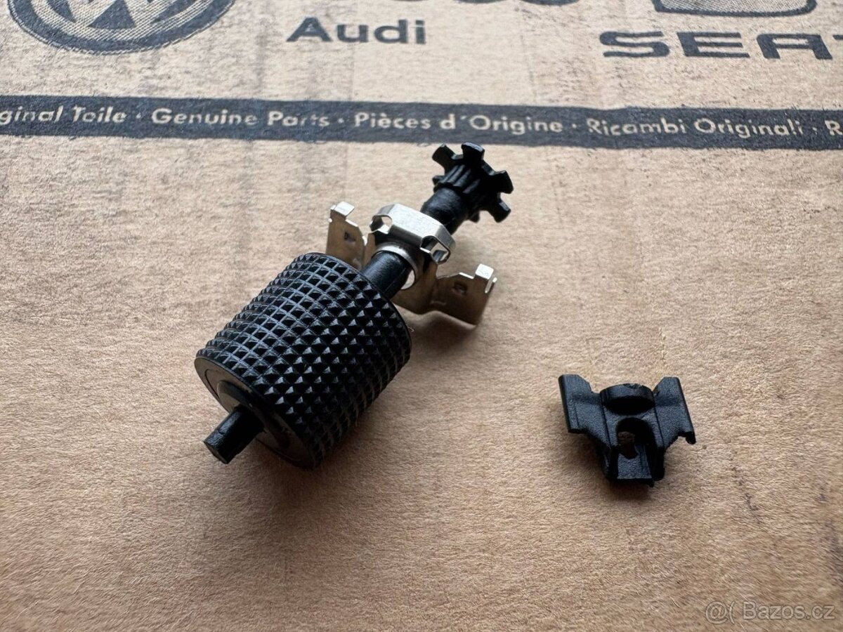 ROLOVACI KOLECKA NA MULTIFUNKCNI VOLANT - 3