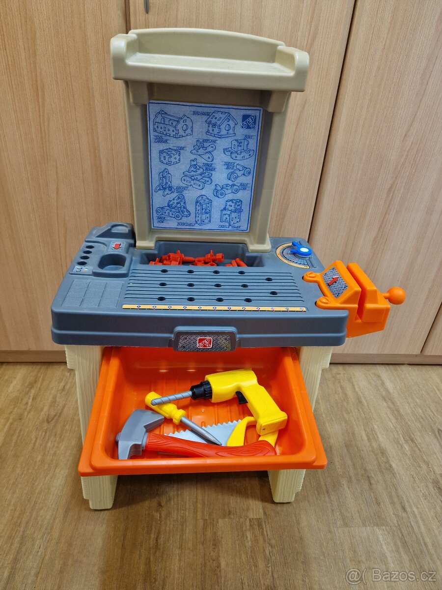 STEP2 pracovní stůl s nářadím - 3