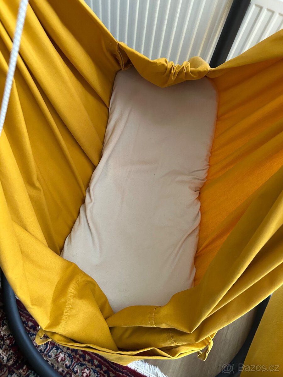 Hojdavak se stojanem a matrací - 3