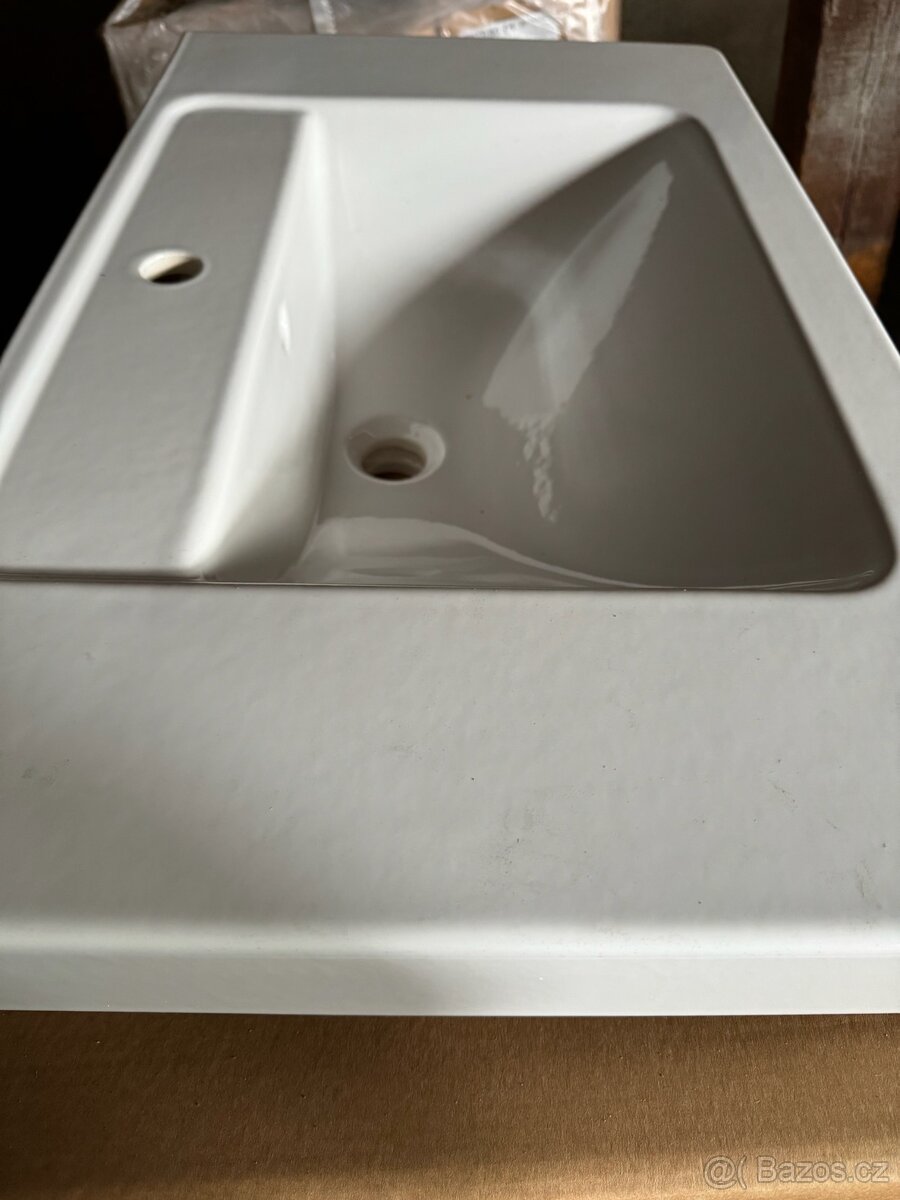 Umyvadlo bílé Villeroy & Boch - 3