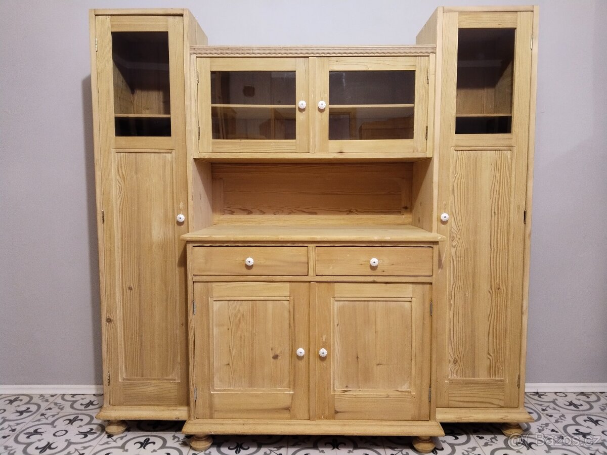 Stará, komínová kredenc, příborník po renovaci - 3