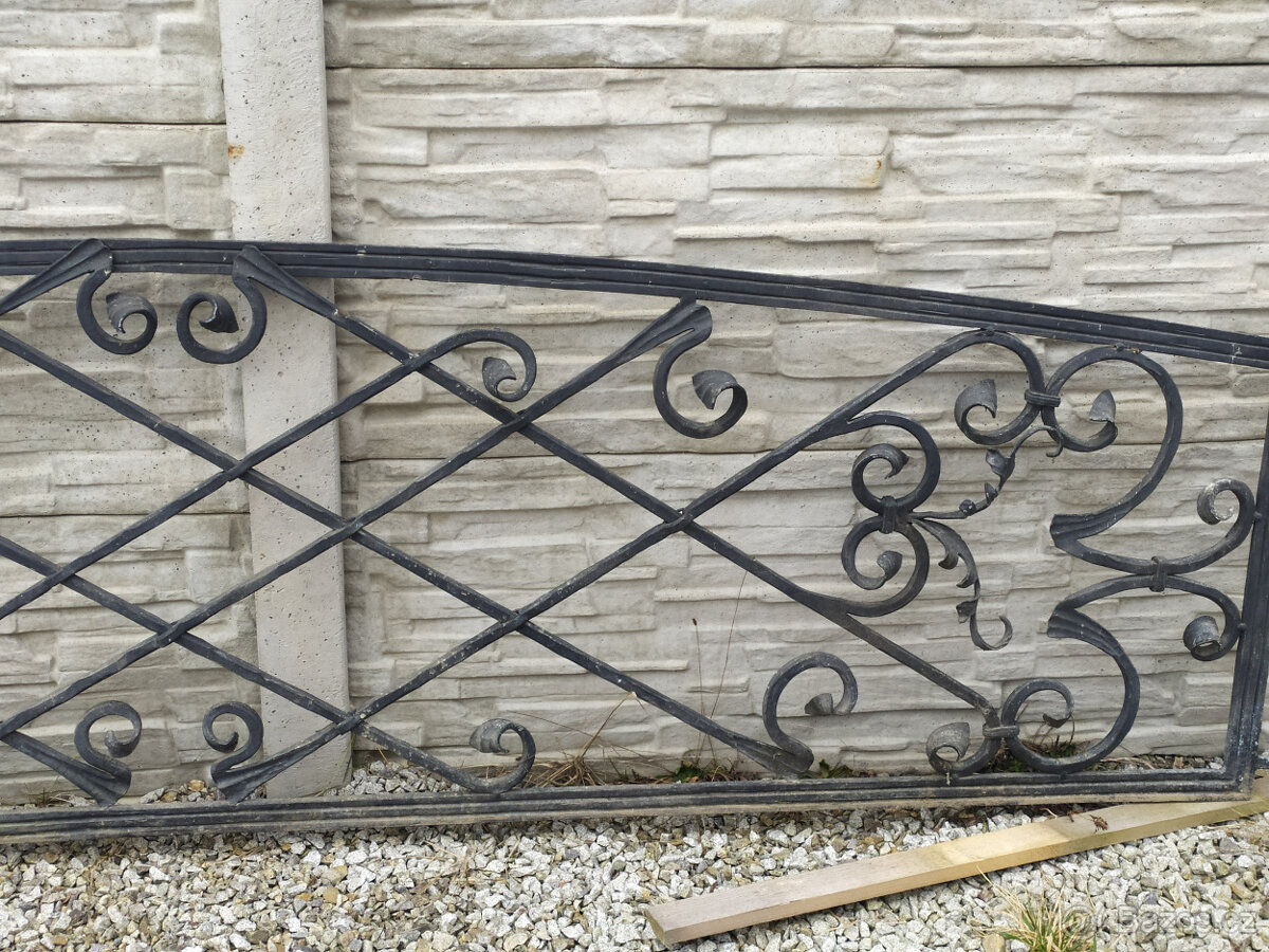 Prodám kovaný zahradní plotový prvek - 3