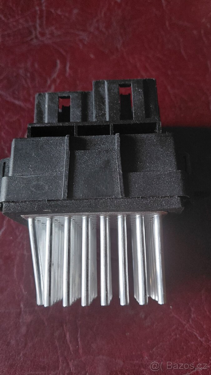 rezistor ventilátoru topení. Cadillac Escalade esv 2008 - 3