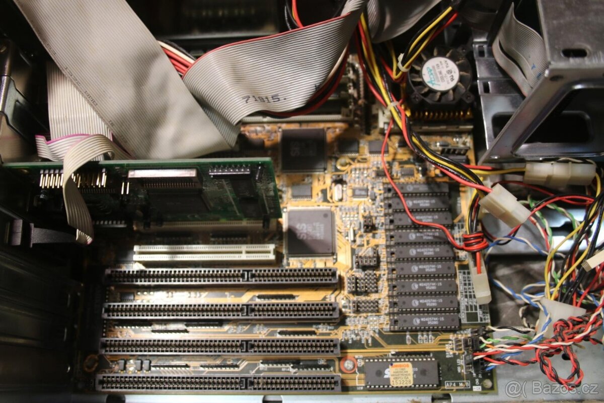 MUZEUM PC - Staré PC - 486DX4 Plus - 3