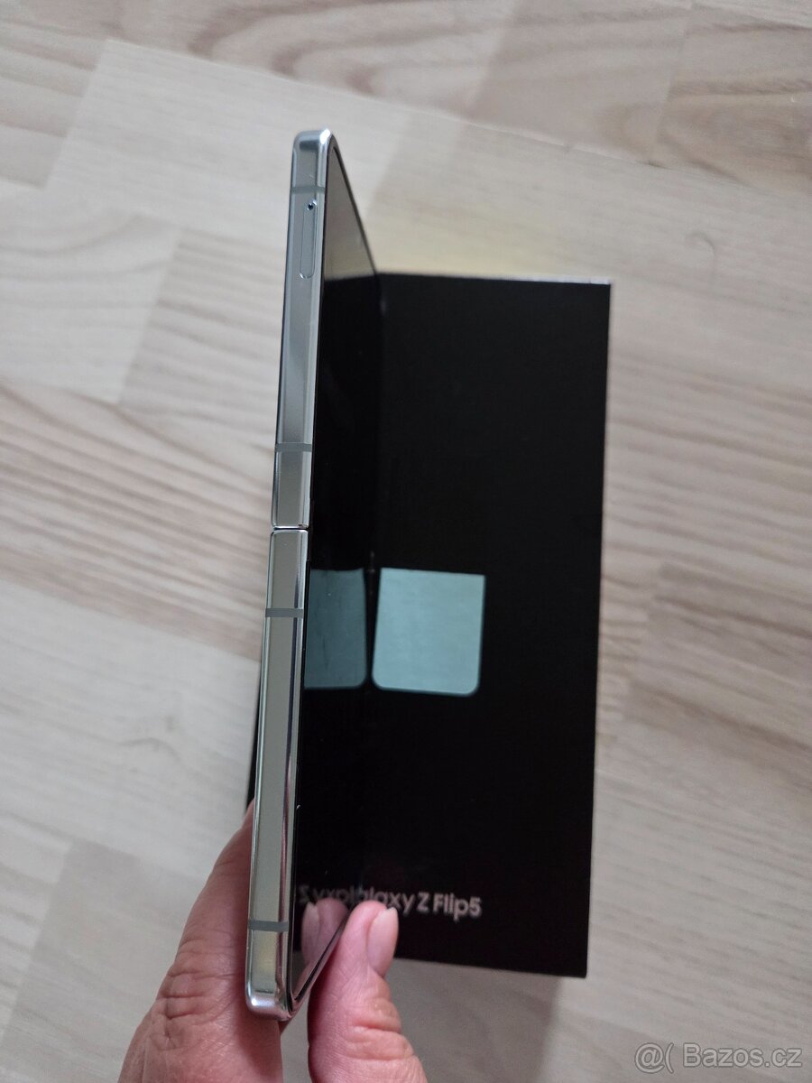 Samsung galaxy z flip 5 - 3