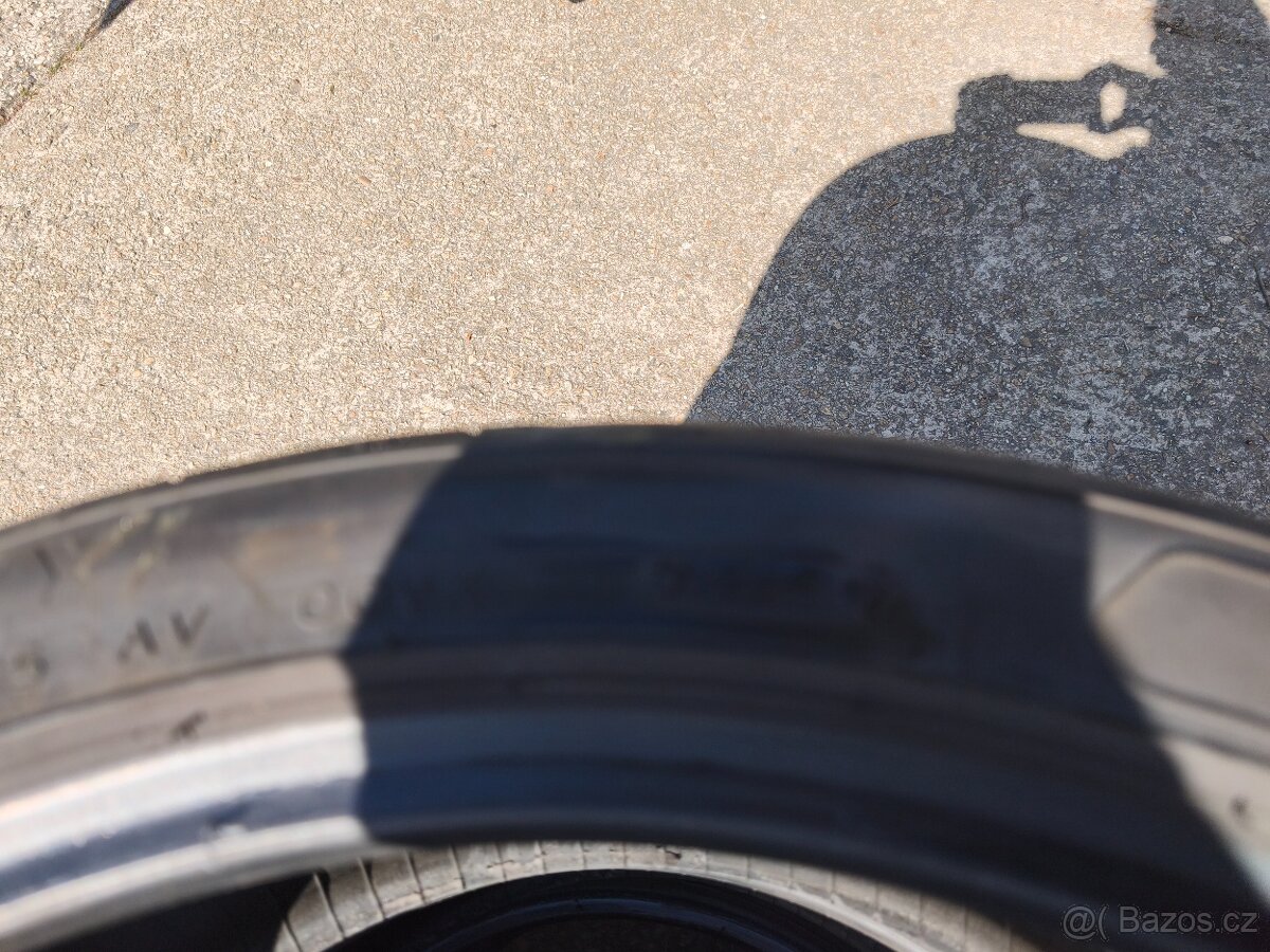 235/40 R19 letní Riken - 3