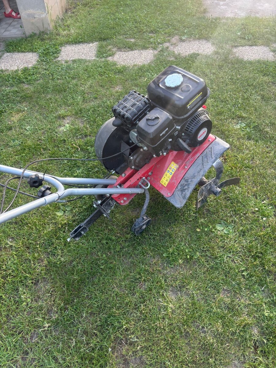 Prodám benzínový kultivátor / rotavátor Hecht - 3