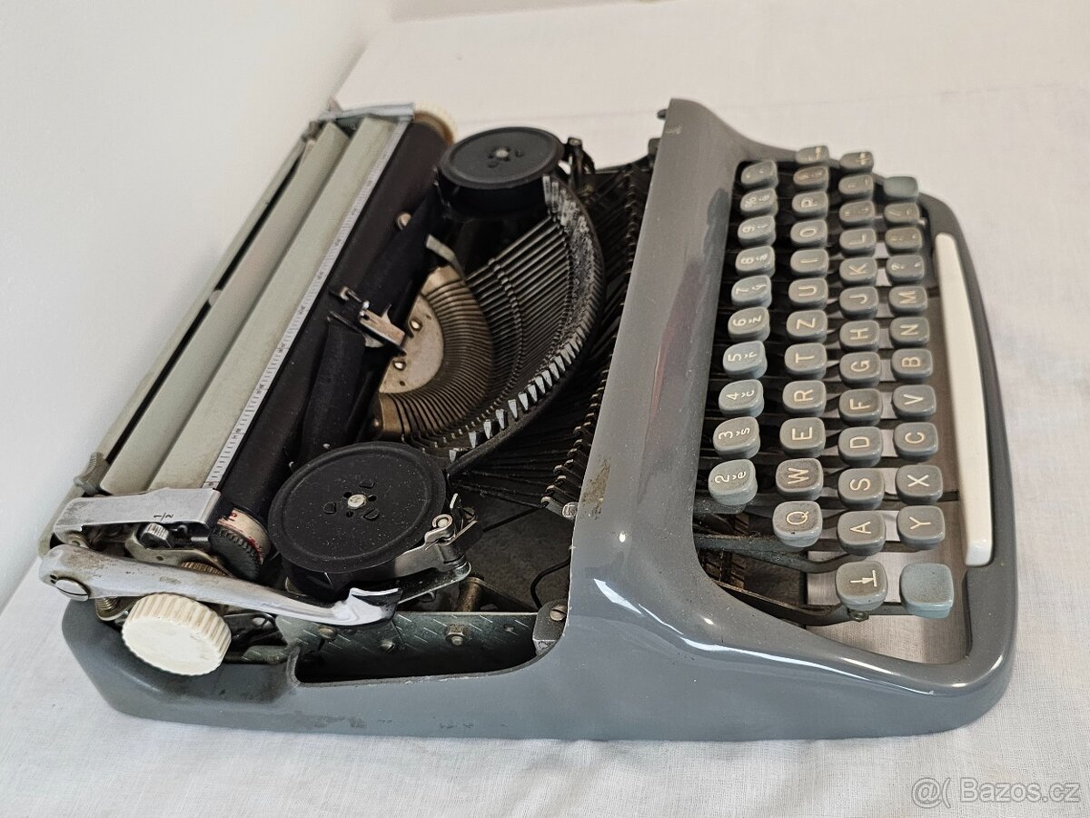 Starý psaci stroj - 3