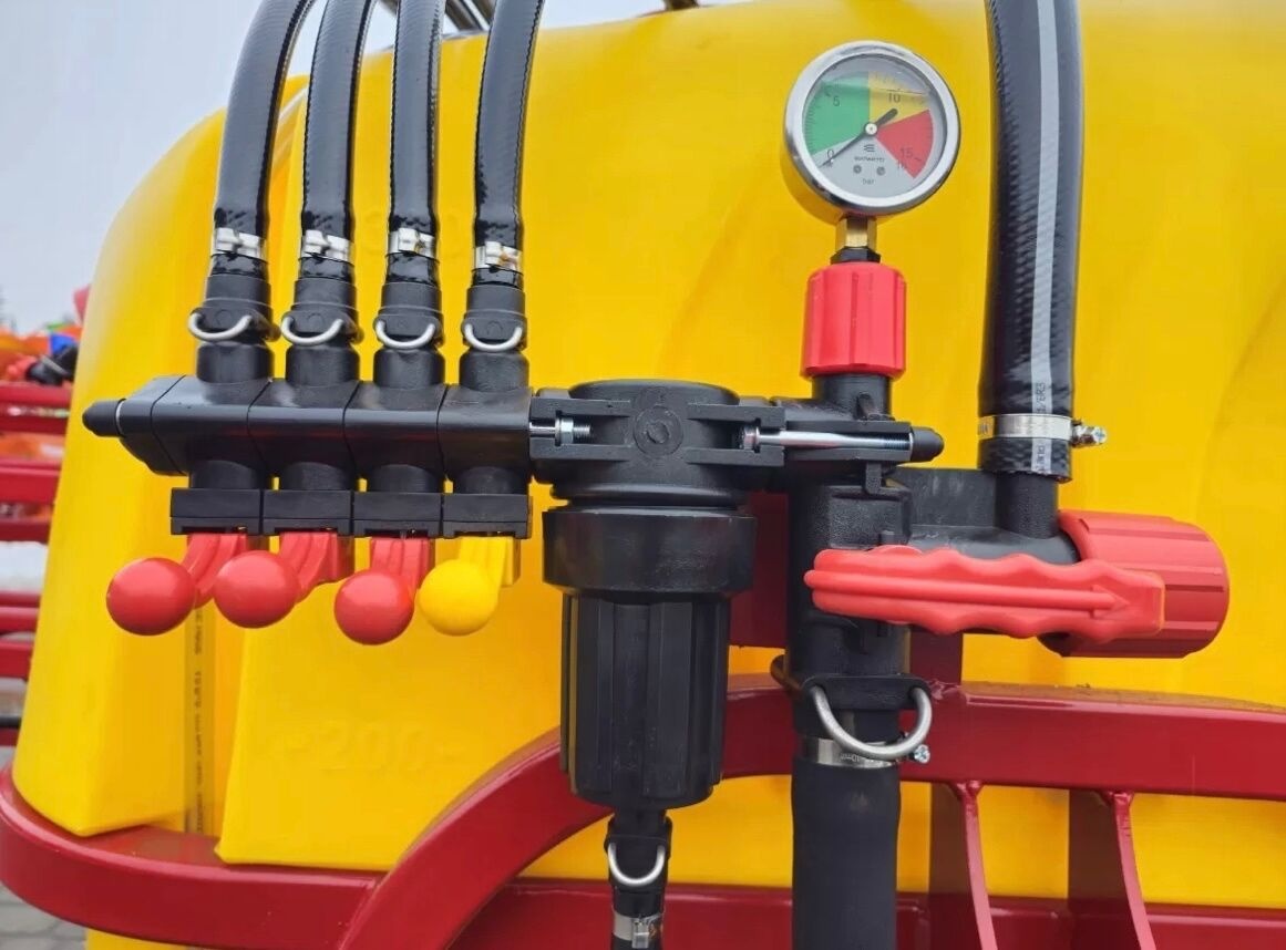Postřikovač na traktor Strumyk - 3