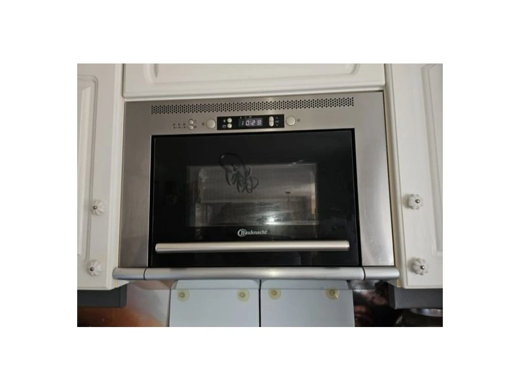 Bílá venkovská kuchyně s vestavěnými spotřebiči,5387 - 3