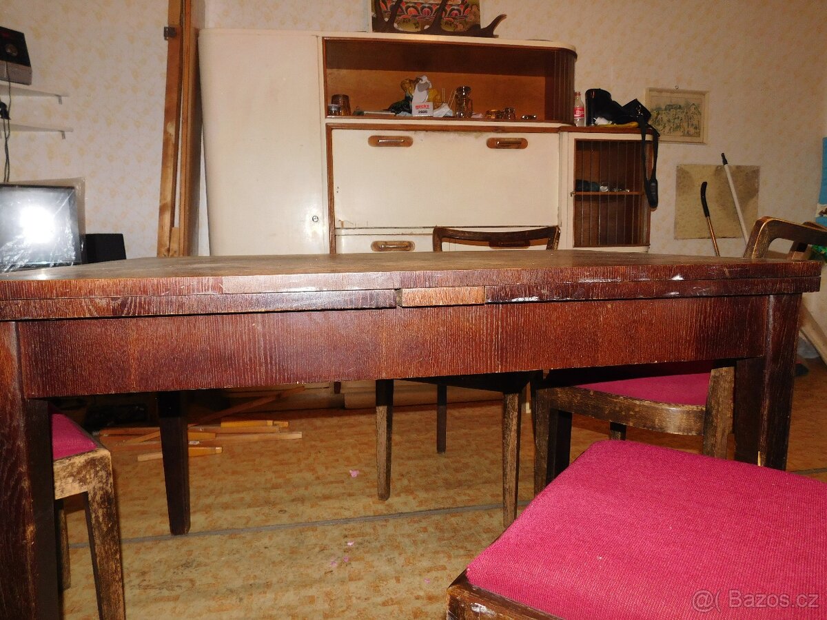 Starý rozkládací stůl a židle - 3