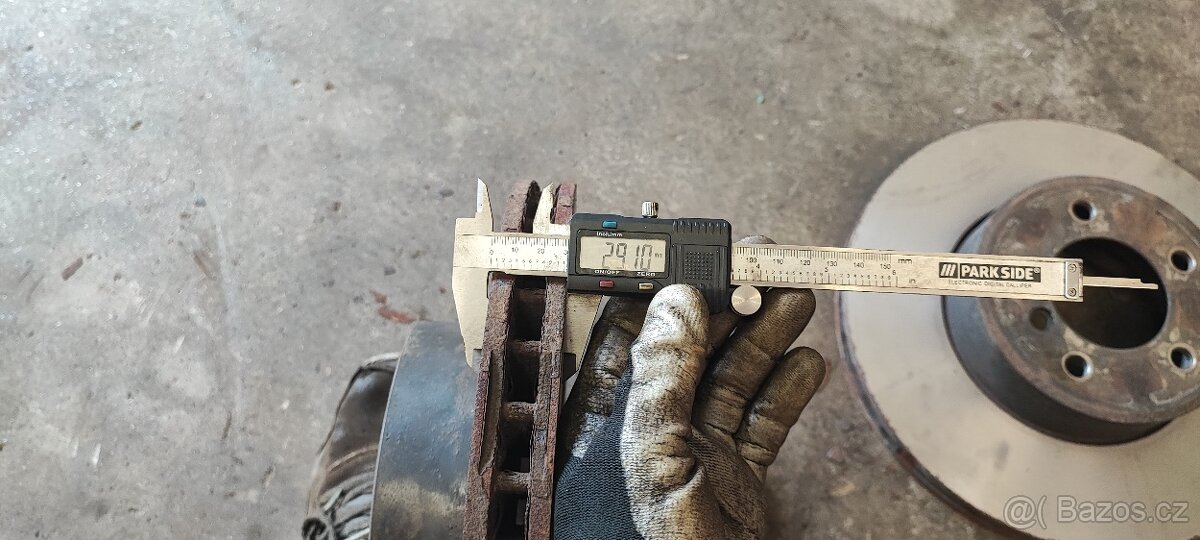 Brzdové kotouče 34 11 6 753 221 pro BMW E60,61 - 3