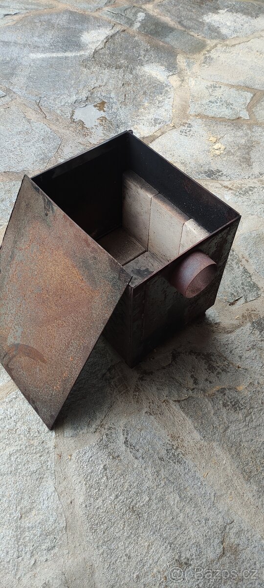 Topeniště k udírně. - 3