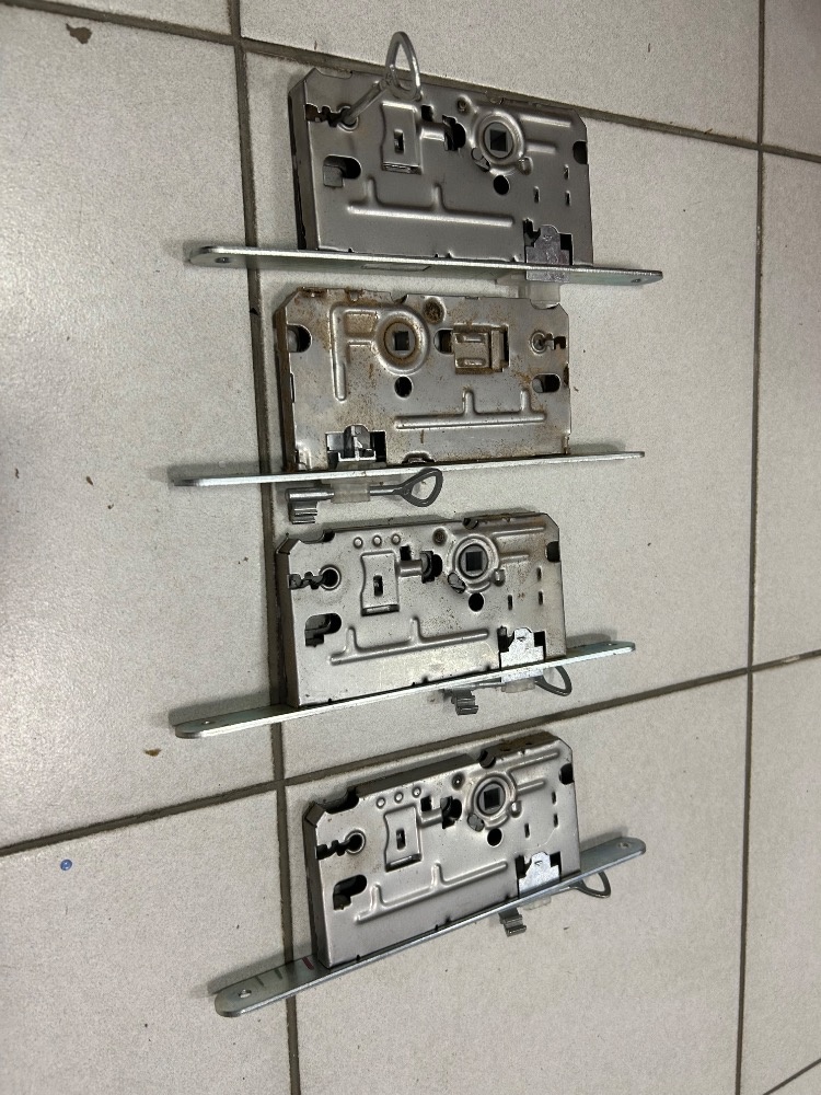 Zadlabací zámek - 3