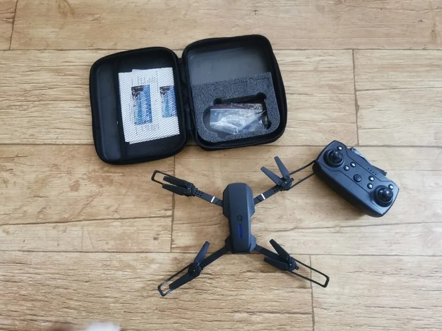 Dron E88 Pro - s kamerou vepředu - 3