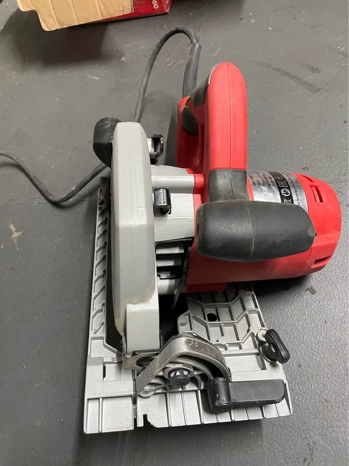 Okružní pila MILWAUKEE CS60 - 3