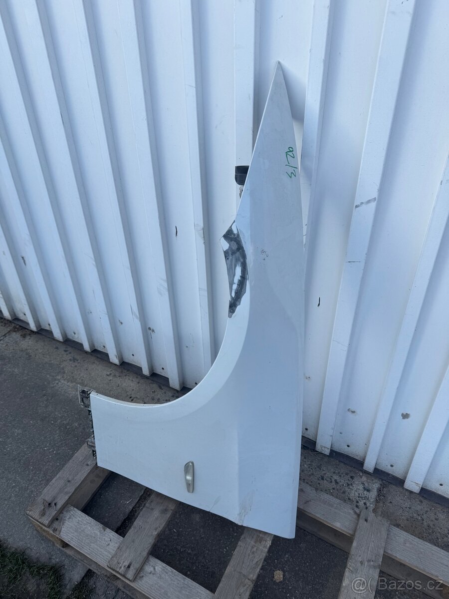 BMW e92 e93 levý přední blatník - 3