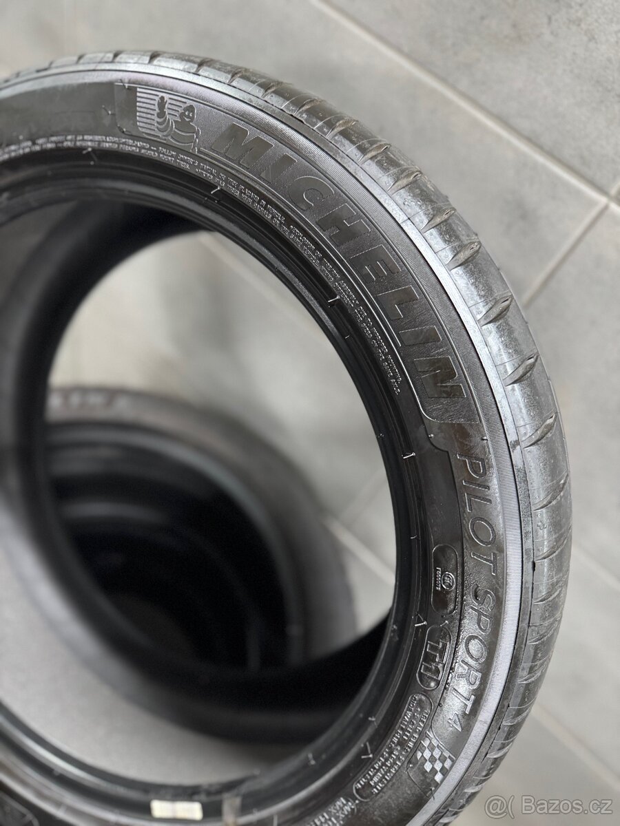 PNEU 235/45 R18 TESLA - 3