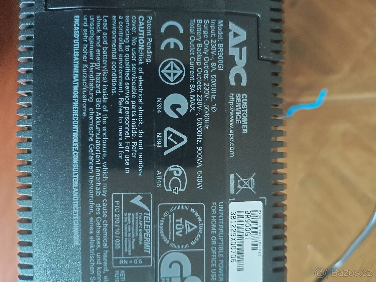 Záložní zdroj APC GR900PI - 3