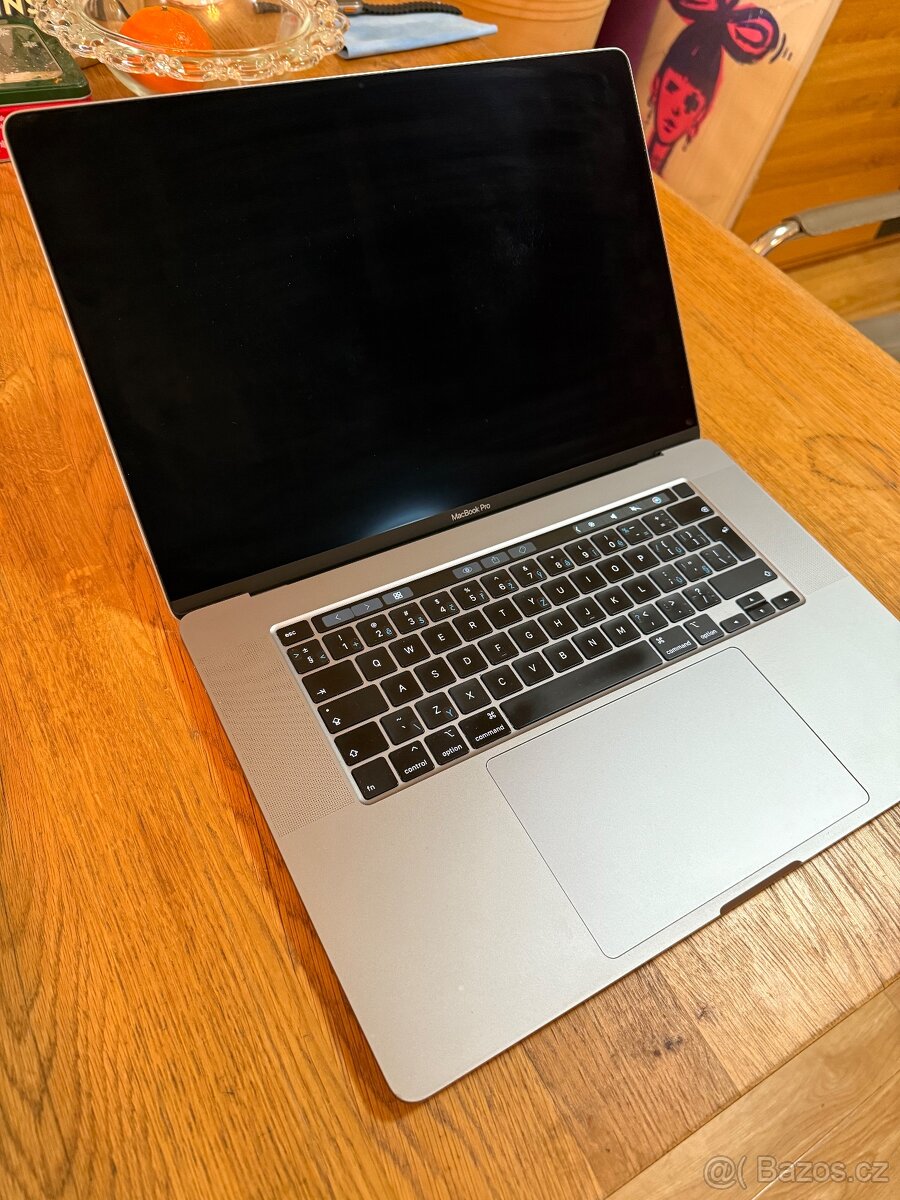Prodám - Apple MacBook Pro 16" 2019 / 32GB RAM / 1T SSD - 3