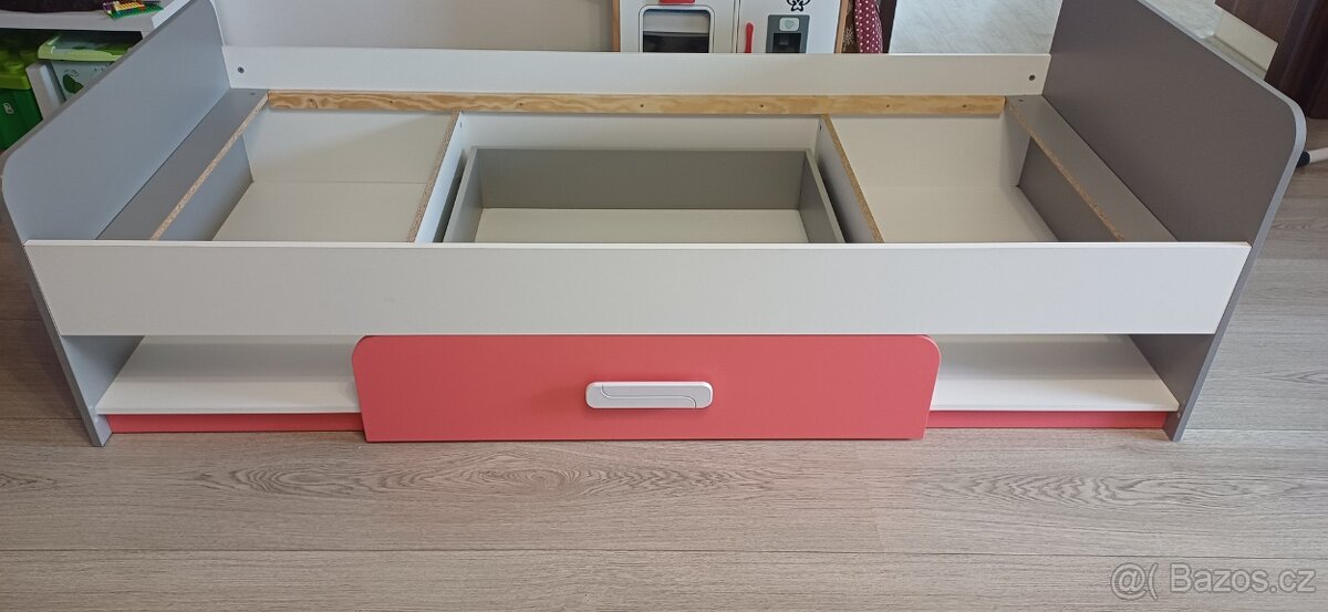 Postel s úložným prostorem. - 3