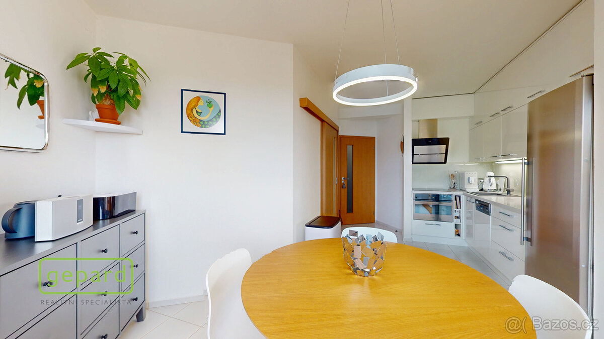 Krásné 2+kk 69,31 m2 v domě z roku 2012, lodžie, garáž, skle - 3