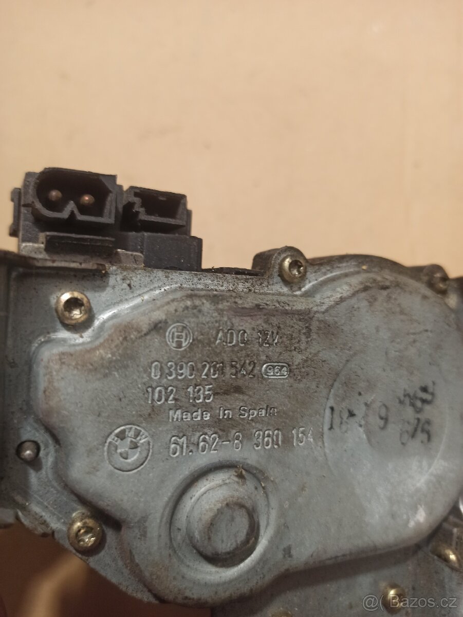 BMW E36 zadní motorek stěračů - 3