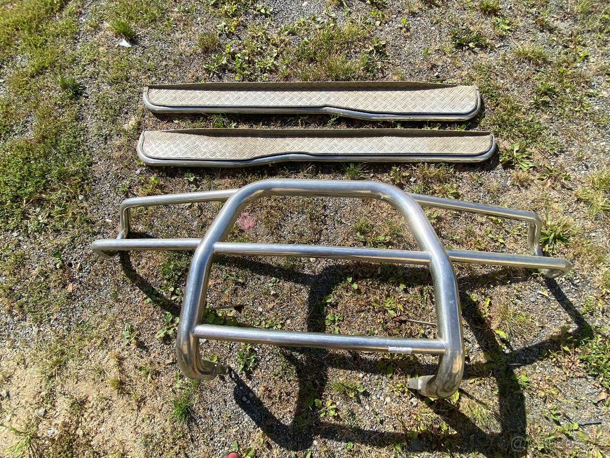 SSANGYONG MUSSO - PŘEDNÍ OCHRANNÝ RÁM A NÁŠLAPY COBRA - 3