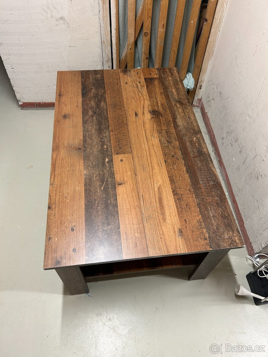 Dřevěný konferenční stolek - 3