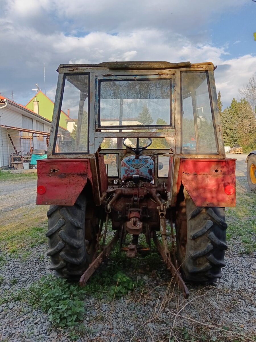 Prodám traktor Zetor - 3