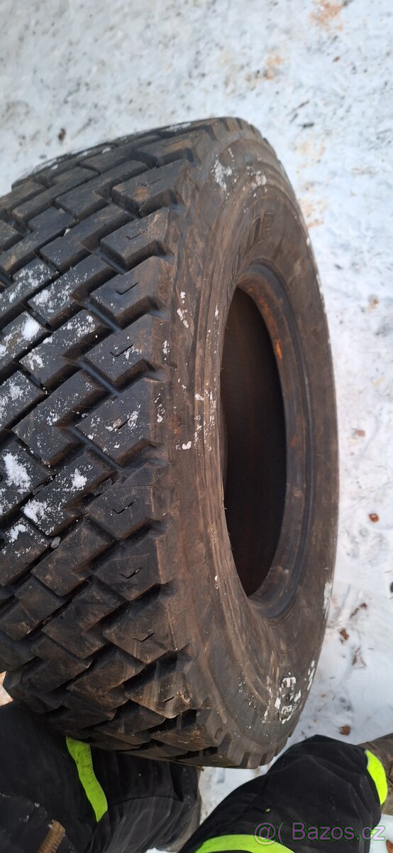 Pneu 265/70/17.5 M+S Michelin . Z Manu - 3