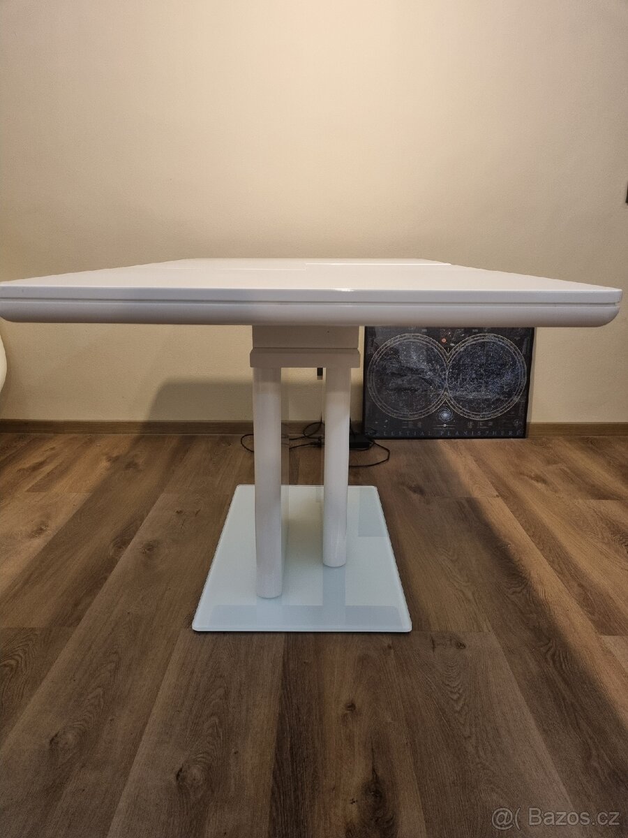 Bílý jídelní stůl - 3