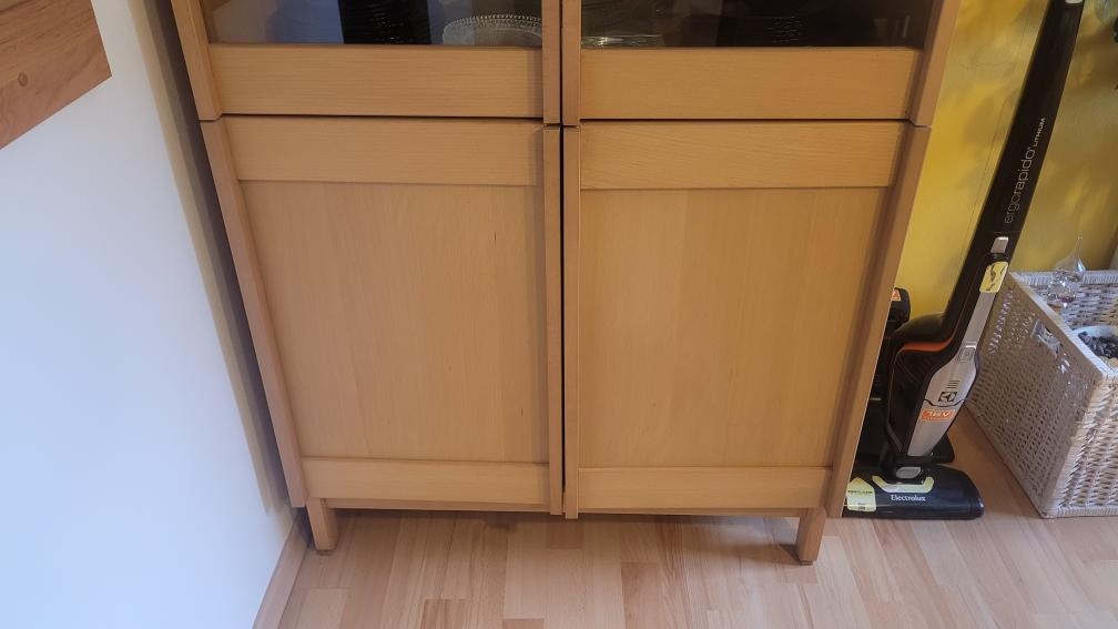 Prosklená skříň Ikea - 3