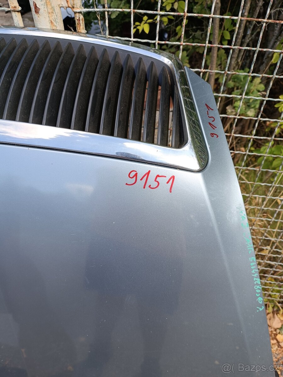 Skoda Octavia 2 - přední kapota - 3