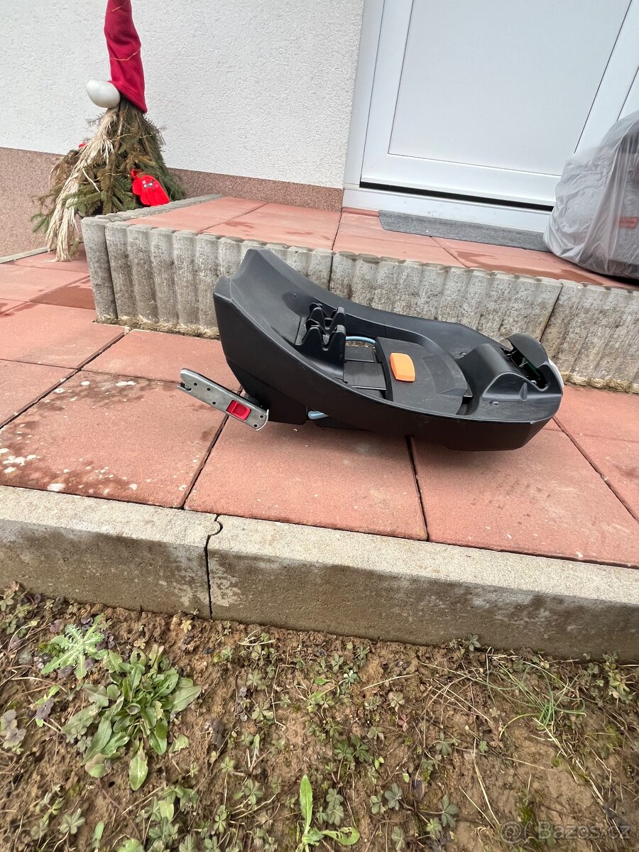 Kočárek a autosedačka - 3