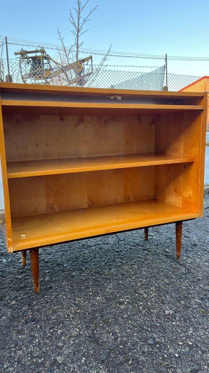 Stará komoda a stolek - 3