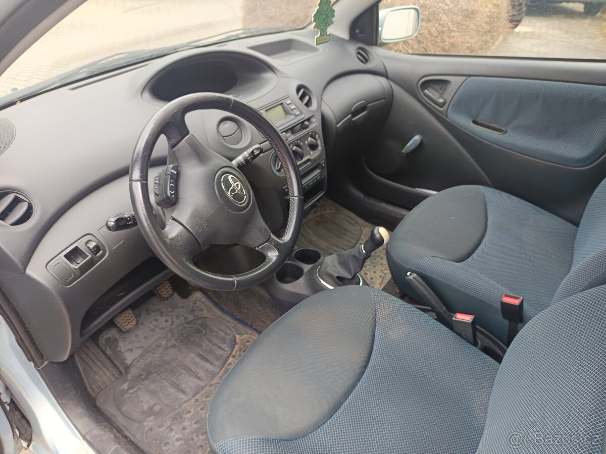 Toyota Yaris 1.0i - 3