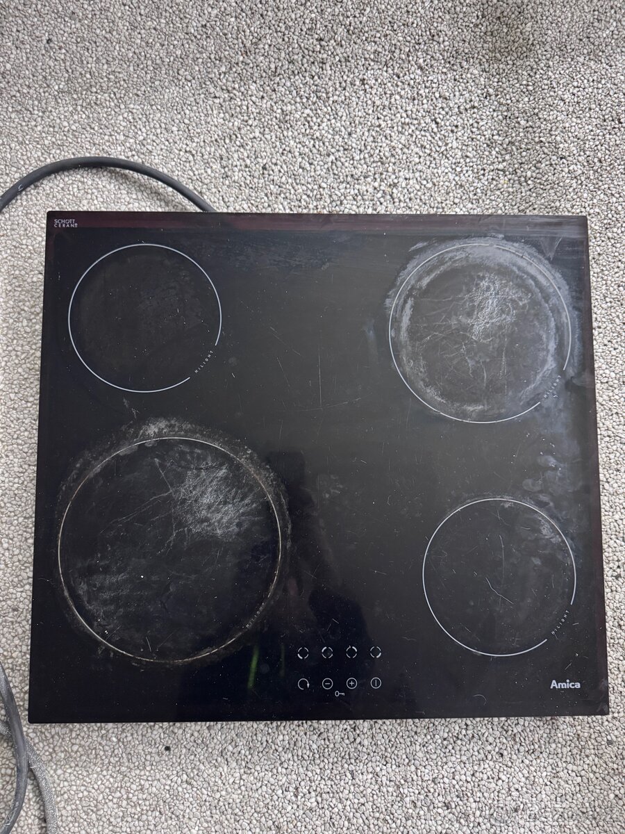 Prodám eletrickou varnou desku zn.Amica - 3