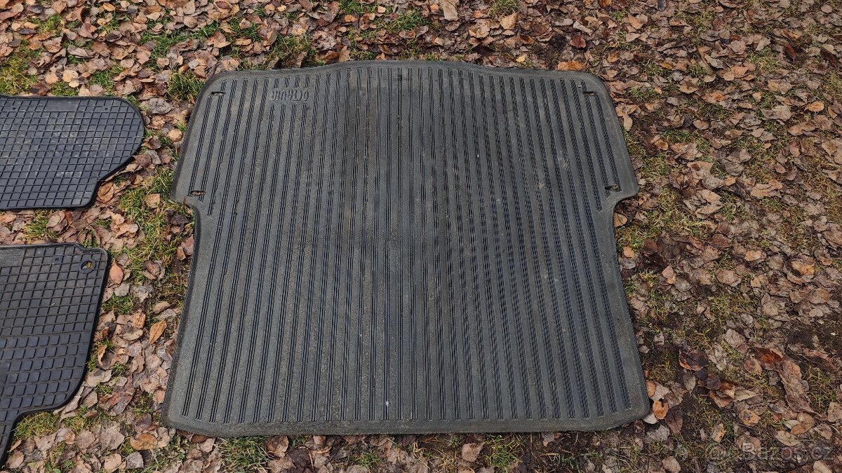 Octavia 2 kombi - koberečky,vana - 3