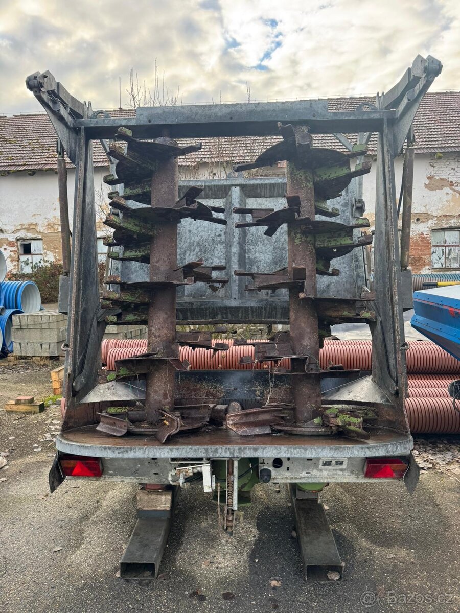 Rozmetadlo hnoje - nástavba Fliegel - 3