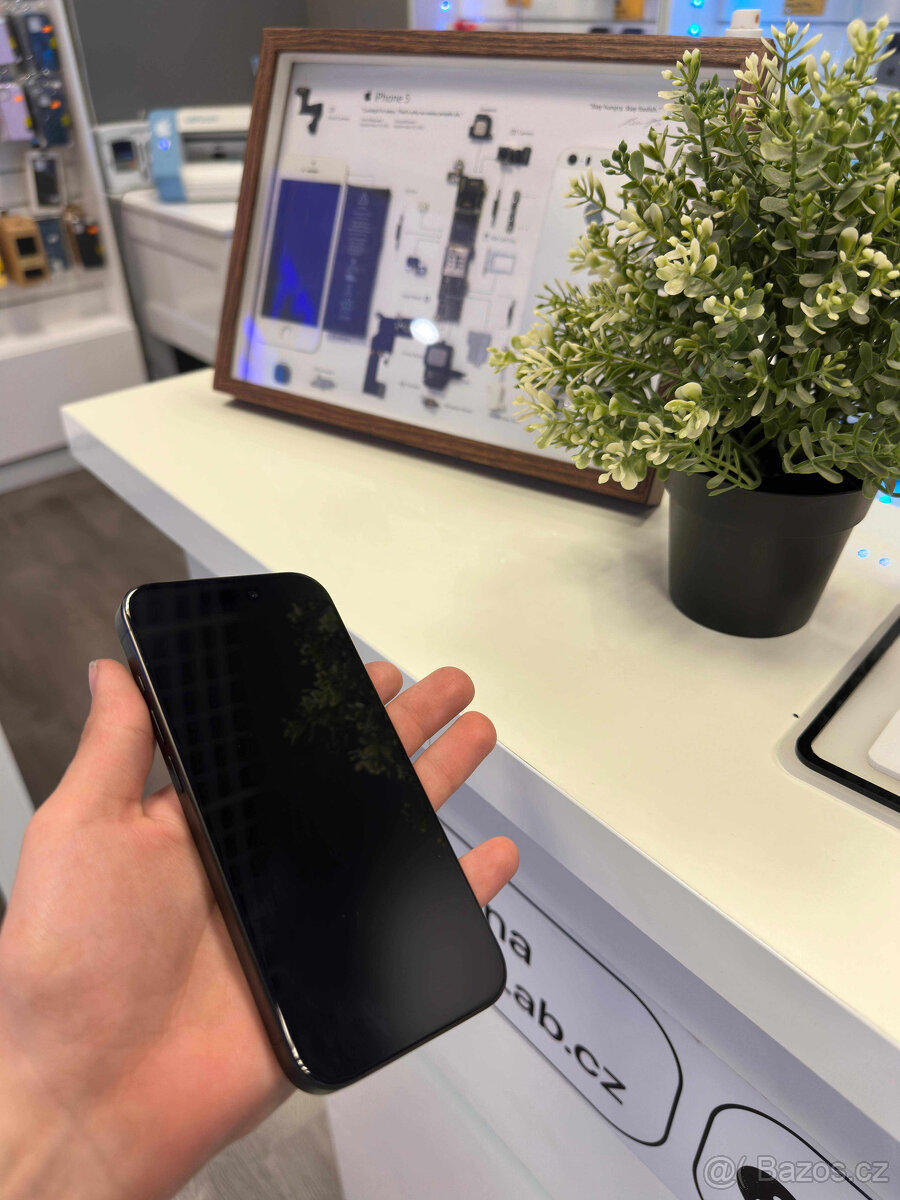 iPhone 15 Pro 128GB Black Titanium - 3