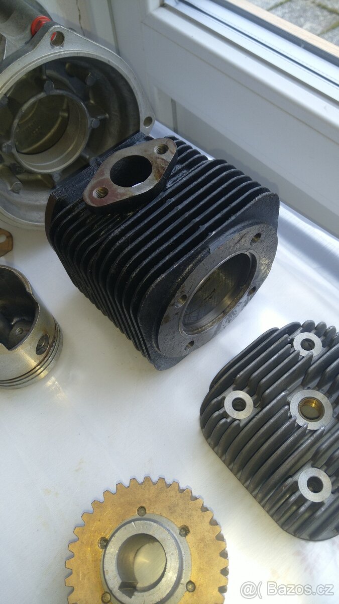 Válec, píst, karter, MF70 - 3